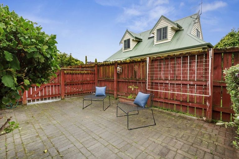 Photo of property in 14 Oxford Street, Tawa, Wellington, 5028