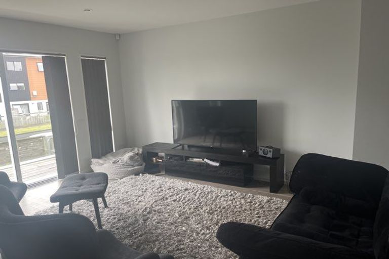 Photo of property in 75 Bordeaux Parade, Te Atatu South, Auckland, 0610