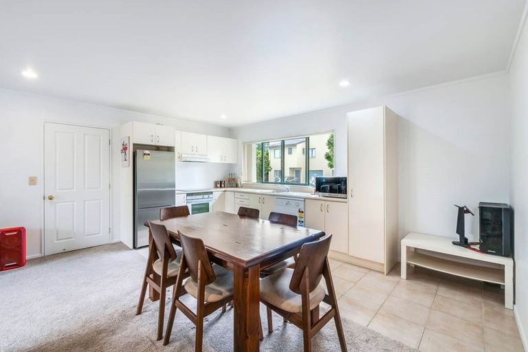 Photo of property in 2 Albizia Avenue, Henderson, Auckland, 0612