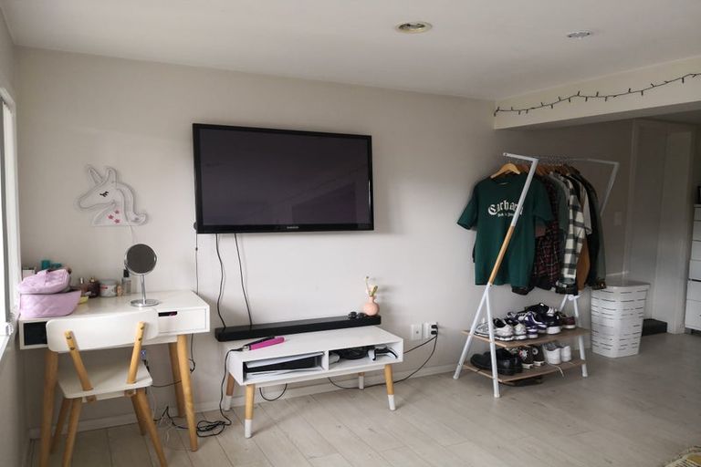 Photo of property in 1/49 Galaxy Drive, Mairangi Bay, Auckland, 0630