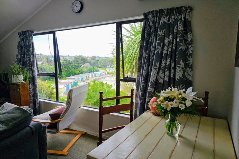 Photo of property in 5 Vella Street, Titahi Bay, Porirua, 5022