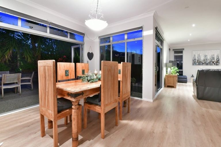 Photo of property in 2 The Ritz, Orewa, 0931