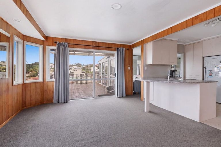 Photo of property in 11 Zita Avenue, Matakatia, Whangaparaoa, 0930