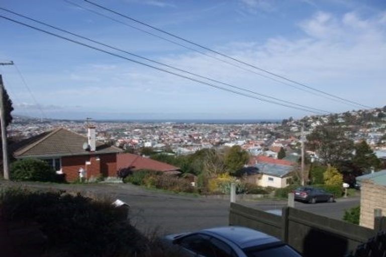 Photo of property in 25 Shortland Street, Caversham, Dunedin, 9011