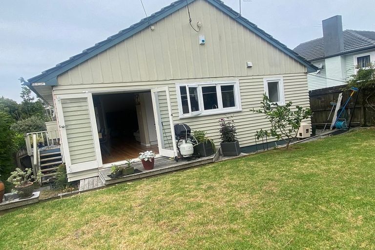 Photo of property in 1/35 Kaipatiki Road, Glenfield, Auckland, 0629