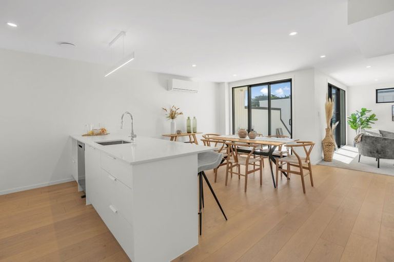 Photo of property in 2/10 Pascoe Avenue, Paremata, Porirua, 5026