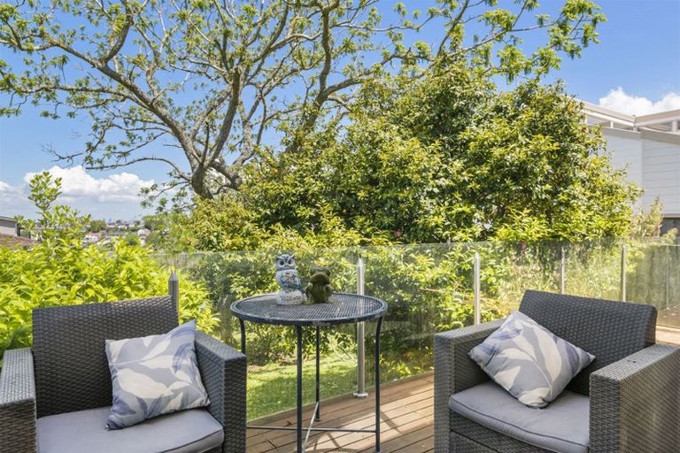 Photo of property in 115 Sunset Road, Totara Vale, Auckland, 0632