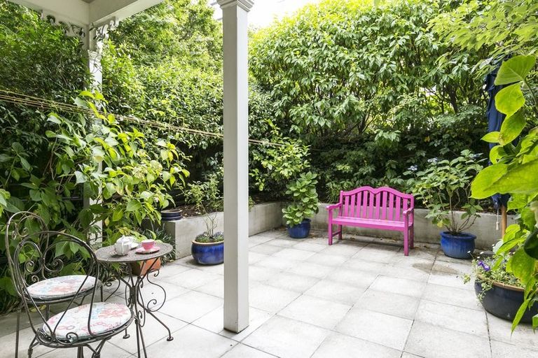 Photo of property in 11 Tinakori Road, Thorndon, Wellington, 6011