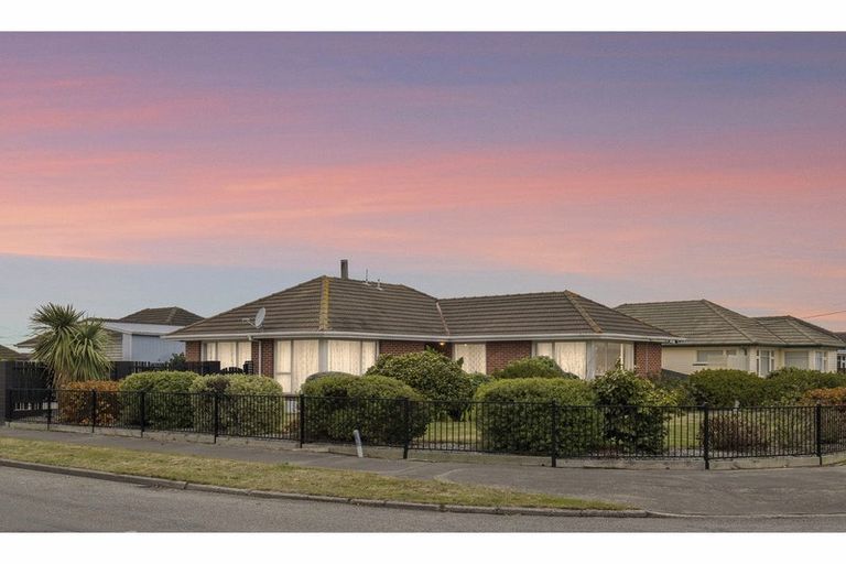 Photo of property in 60 Bournemouth Crescent, Aranui, Christchurch, 8061