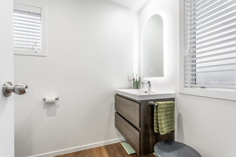 Photo of property in 1/29 Kemp Road, Massey, Auckland, 0614