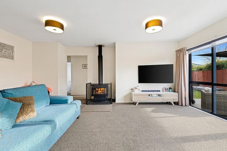 Photo of property in 28 Hawkins Place, Rangiora, 7400
