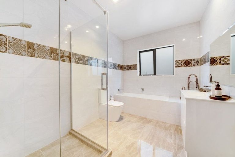 Photo of property in 102 Twin Parks Rise, Papakura, 2110