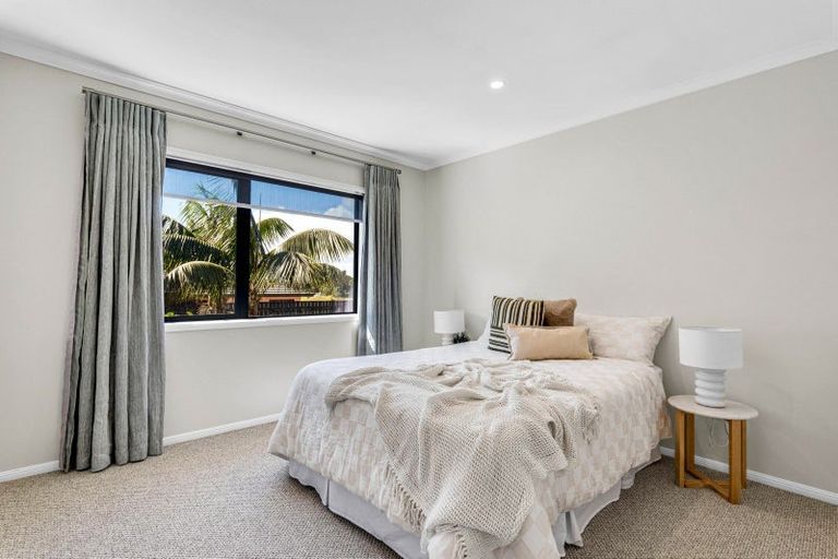 Photo of property in 17 Chatswood Grove, Fitzroy, New Plymouth, 4312