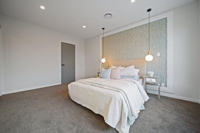 Photo of property in 128 Skulander Crescent, Orewa, 0931