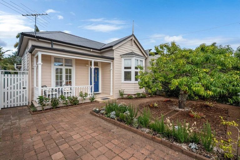 Photo of property in 24 Anne Street, Devonport, Auckland, 0624