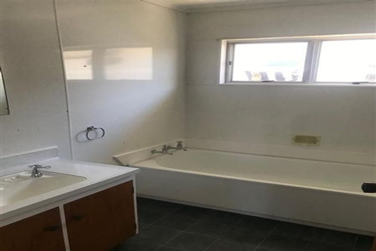 Photo of property in 40 Wynyard Crescent, Tamatea, Napier, 4112