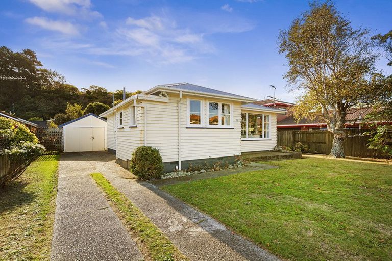 Photo of property in 83 Oxford Street, Tawa, Wellington, 5028