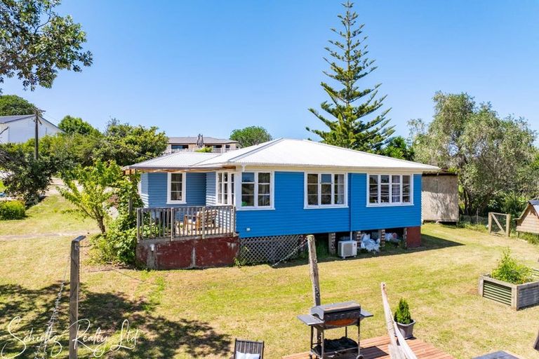 Photo of property in 19 Whaka Street, Maungaturoto, 0520