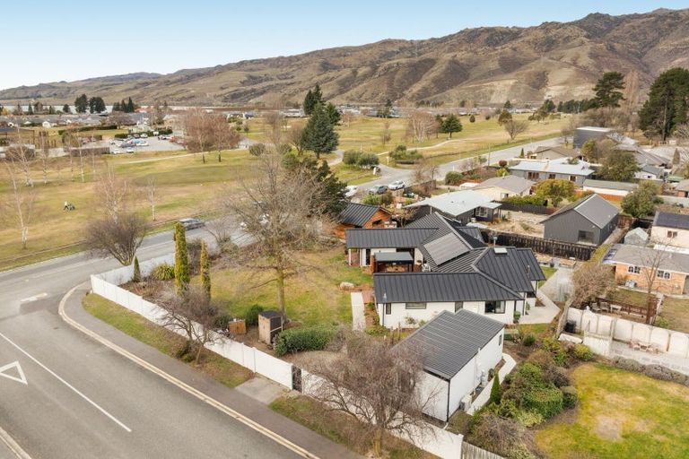 Photo of property in 60 Neplusultra Street, Cromwell, 9310