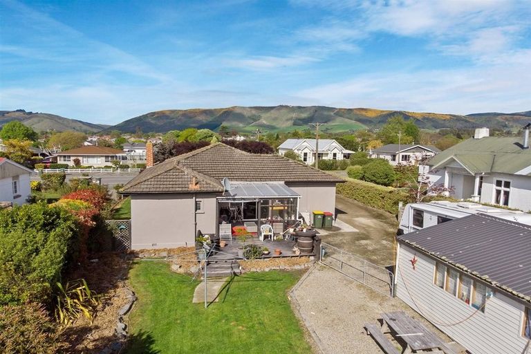 Photo of property in 16 Coronation Street, Waimate, 7924