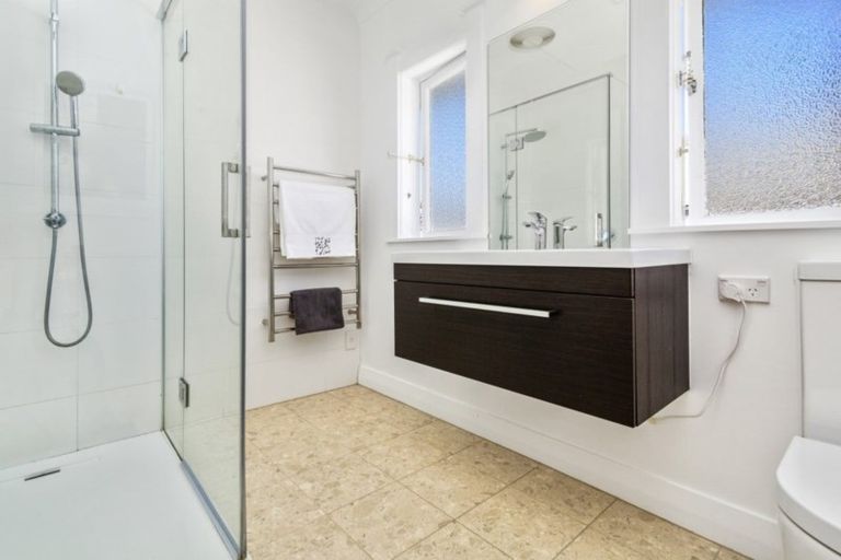 Photo of property in 17 Saint Albans Grove, Woburn, Lower Hutt, 5010