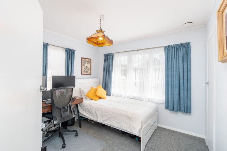 Photo of property in 27 Amundsen Grove, Stokes Valley, Lower Hutt, 5019