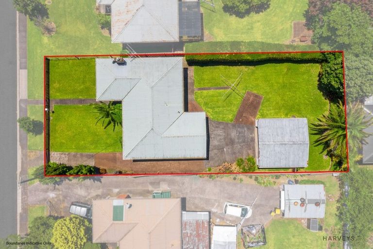 Photo of property in 5 Cobham Crescent, Kelston, Auckland, 0602