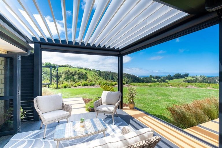 Photo of property in 229 Eskridge Drive, Eskdale, Napier, 4182