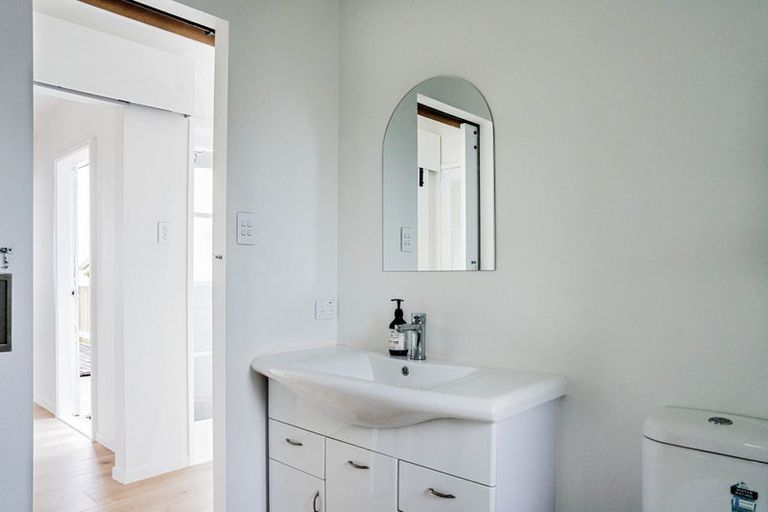 Photo of property in 15 Pacific Parade, Army Bay, Whangaparaoa, 0930