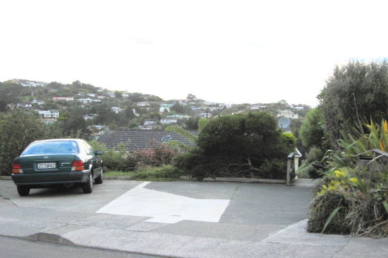 Photo of property in 30a Cheltenham Terrace, Newlands, Wellington, 6037