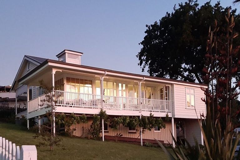 Photo of property in 13 Robertson Street, Russell, 0202