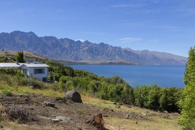 Photo of property in 66 Cedar Drive, Kelvin Heights, Queenstown, 9300