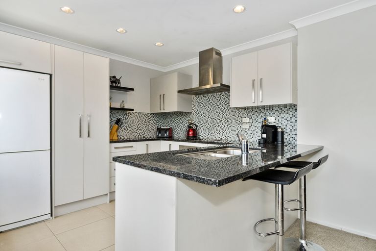 Photo of property in 2 Puriri Road, Pukekohe, 2120