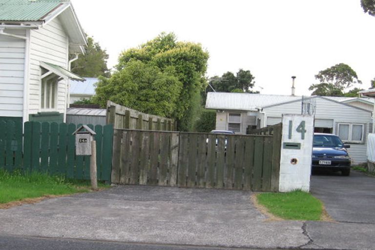 Photo of property in 1/14 Rewarewa Road, Te Atatu Peninsula, Auckland, 0610