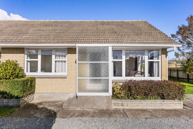 Photo of property in 20 Parera Grove, Heretaunga, Upper Hutt, 5018