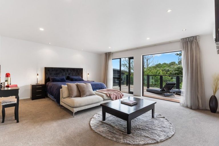 Photo of property in 2/5 Dalmeny Close, Murrays Bay, Auckland, 0630