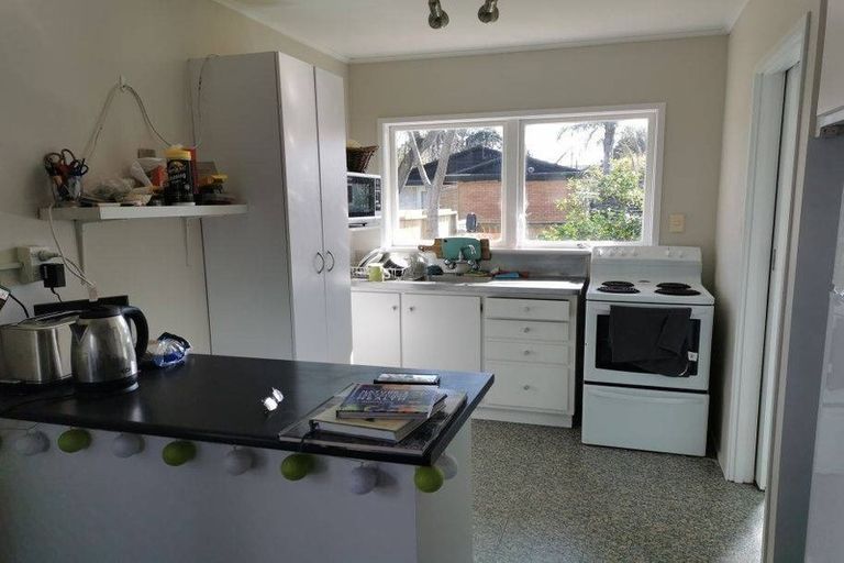 Photo of property in 1/21 Thornton Road, Milford, Auckland, 0620