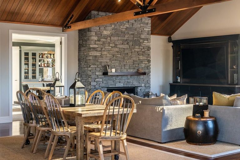 Photo of property in 2 Otaihanga Road, Paraparaumu Beach, Paraparaumu, 5032