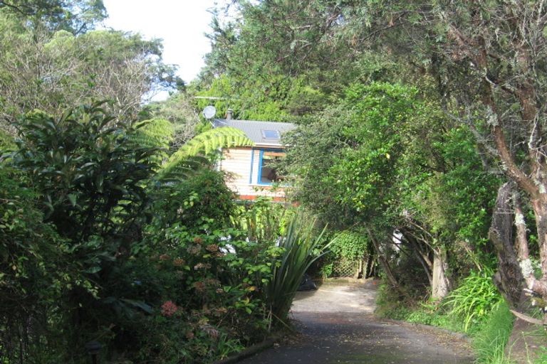 Photo of property in 40 Kauri Point Road, Laingholm, Auckland, 0604