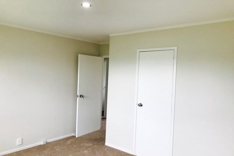 Photo of property in 43 Cedar Heights Avenue, Massey, Auckland, 0614