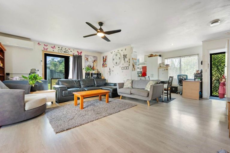 Photo of property in 170b Aviemore Drive, Highland Park, Auckland, 2010