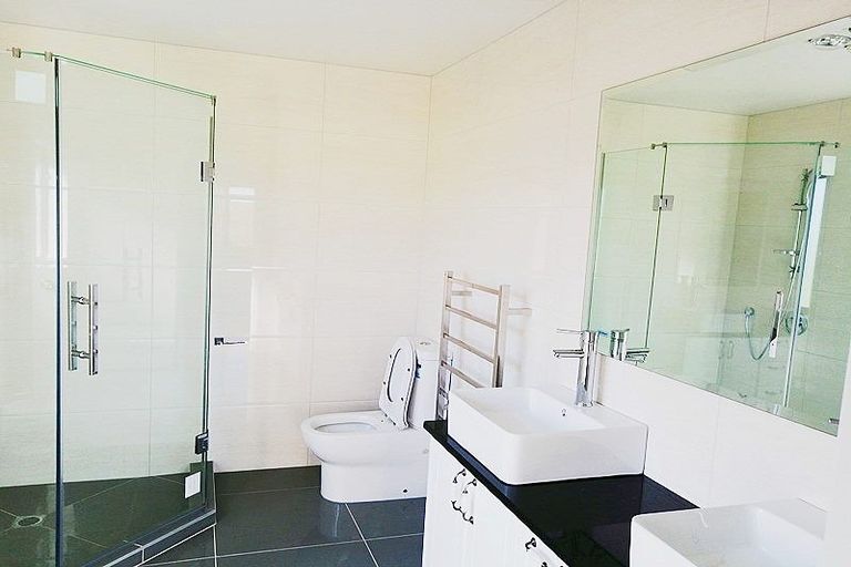 Photo of property in 12b Riverina Avenue, Pakuranga, Auckland, 2010