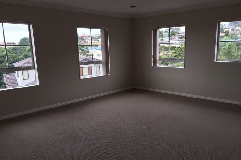 Photo of property in 26 Spoonbill Place, Unsworth Heights, Auckland, 0632