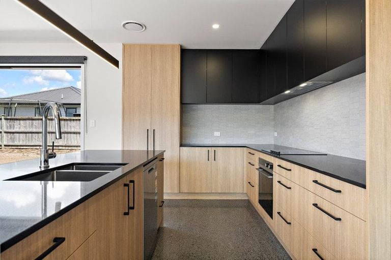 Photo of property in 23 Robert Might Road, Kumeu, 0810