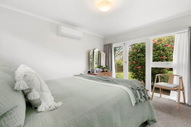 Photo of property in 18 Booralee Avenue, Botany Downs, Auckland, 2010