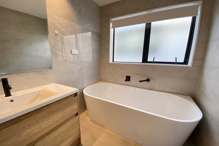 Photo of property in 13a Yule Place, Massey, Auckland, 0614