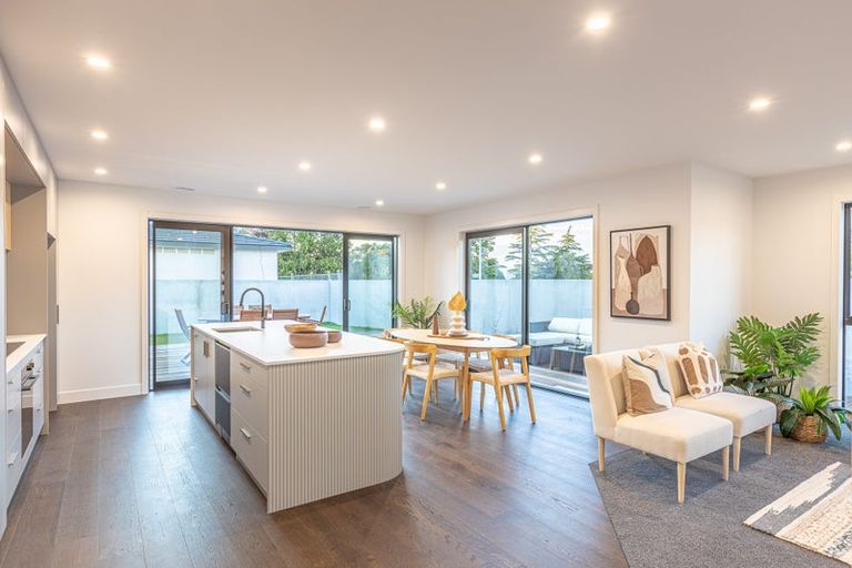 Photo of property in 32 Memorial Drive, Hokowhitu, Palmerston North, 4410