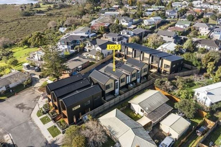 Photo of property in 27d Dawnhaven Drive, Te Atatu Peninsula, Auckland, 0610