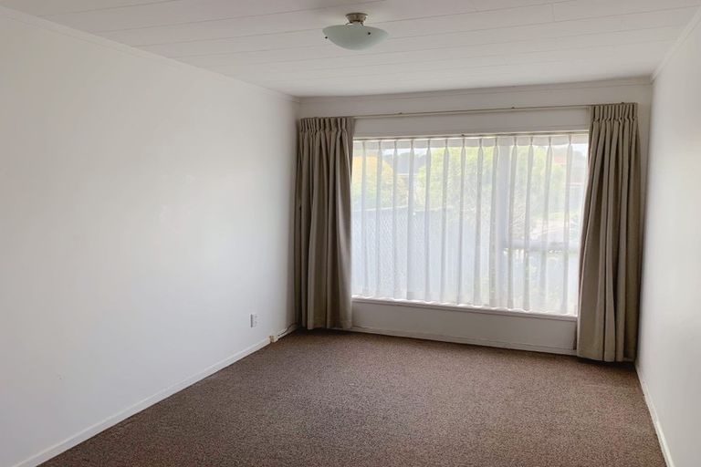 Photo of property in 1/42 Blacklock Avenue, Henderson, Auckland, 0612