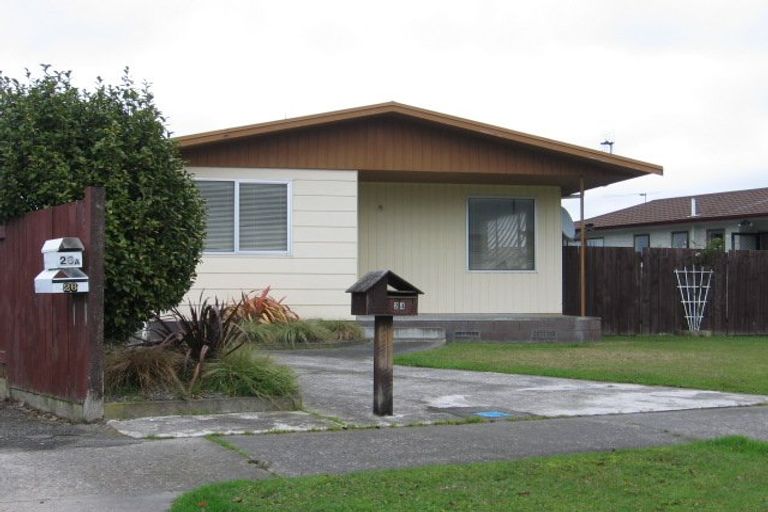Photo of property in 24 Cumberland Place, Kelvin Grove, Palmerston North, 4414